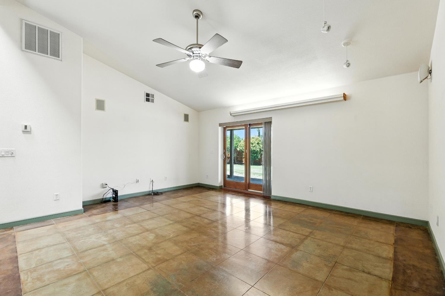 480 W Swift Ave, Fresno, CA 93705