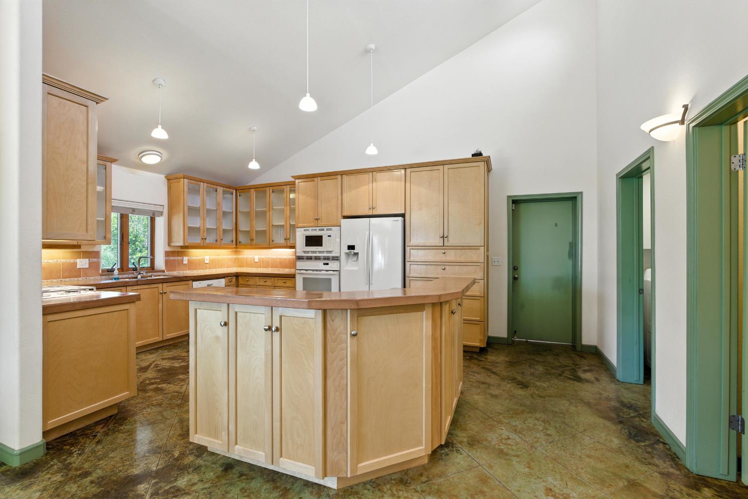480 W Swift Ave, Fresno, CA 93705