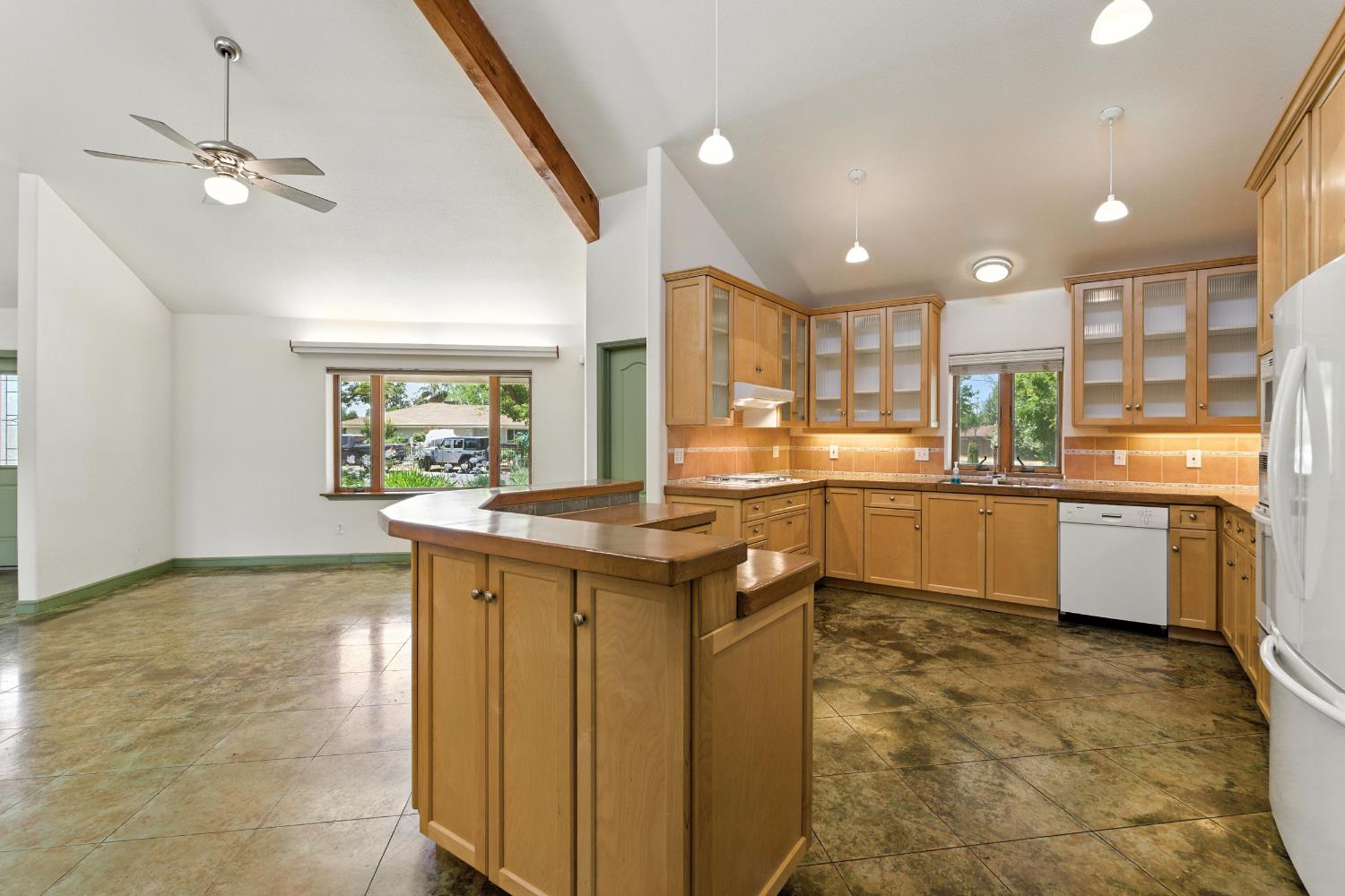 480 W Swift Ave, Fresno, CA 93705
