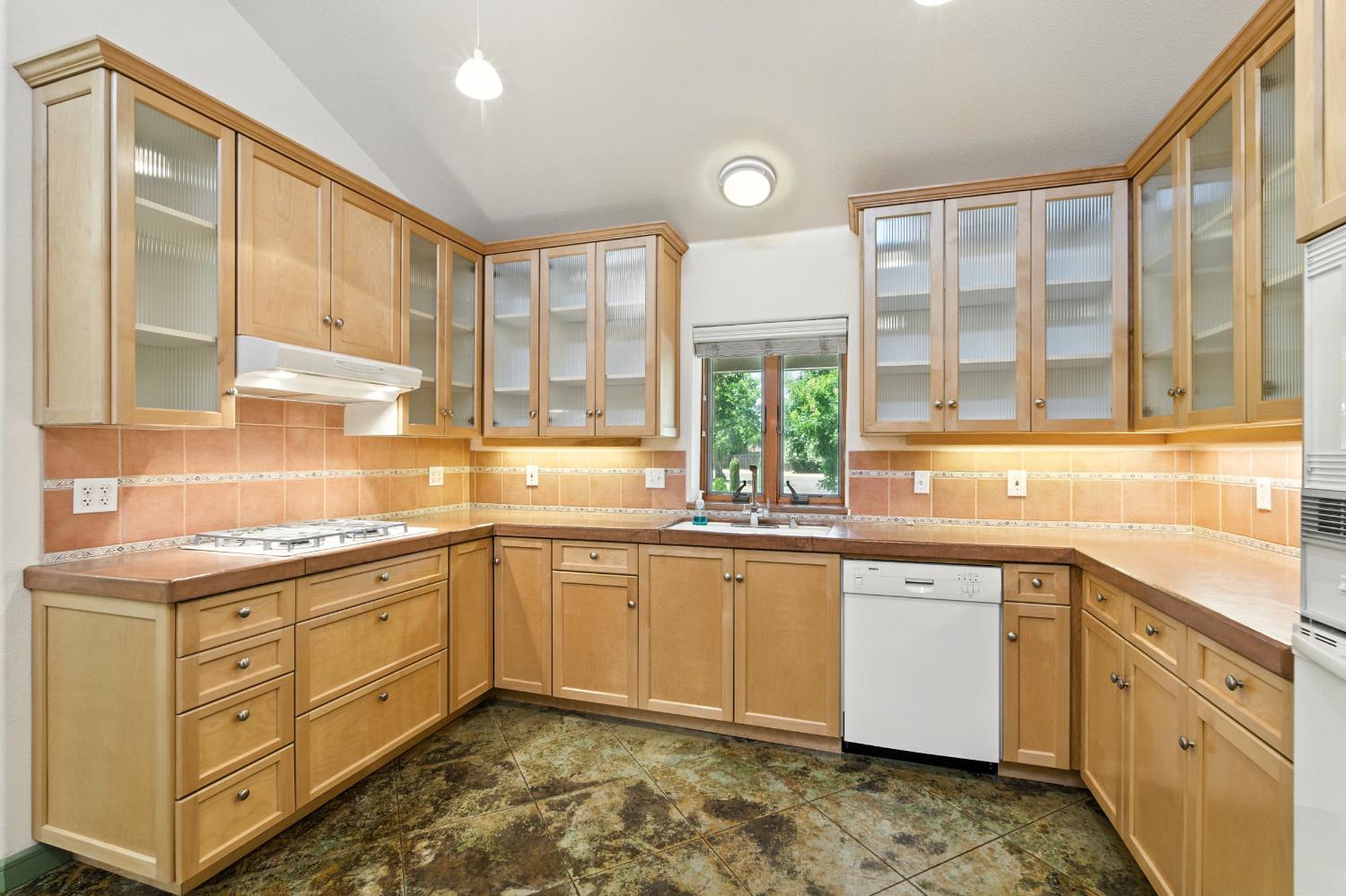 480 W Swift Ave, Fresno, CA 93705