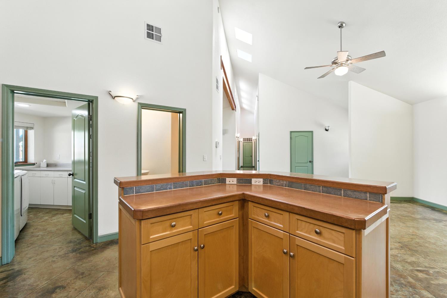 480 W Swift Ave, Fresno, CA 93705