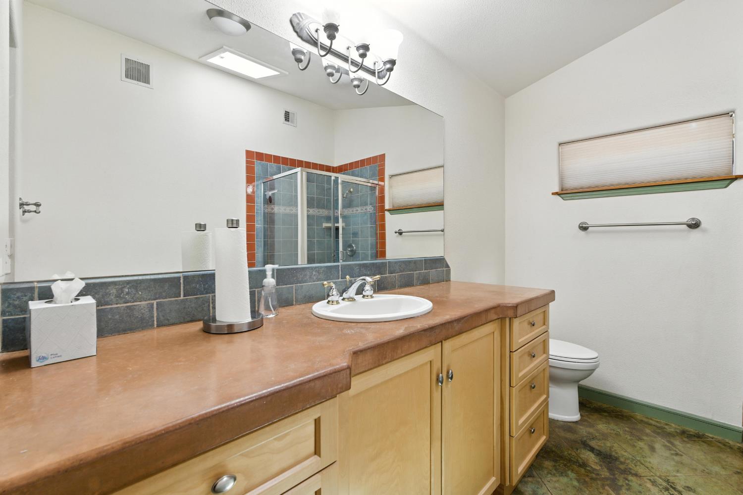 480 W Swift Ave, Fresno, CA 93705