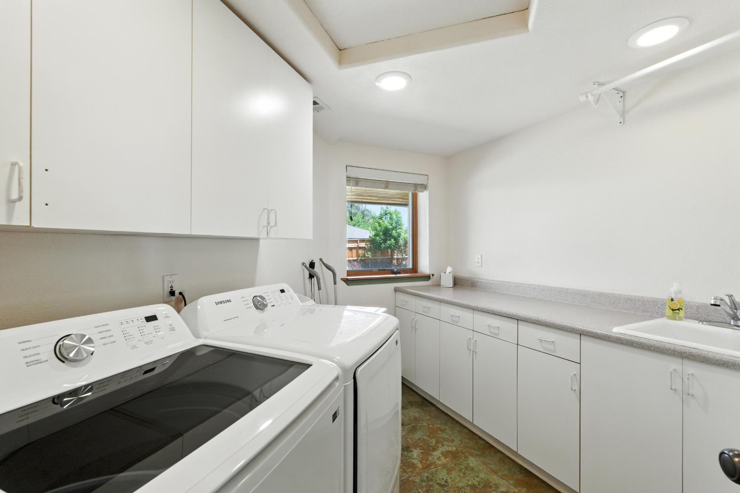 480 W Swift Ave, Fresno, CA 93705