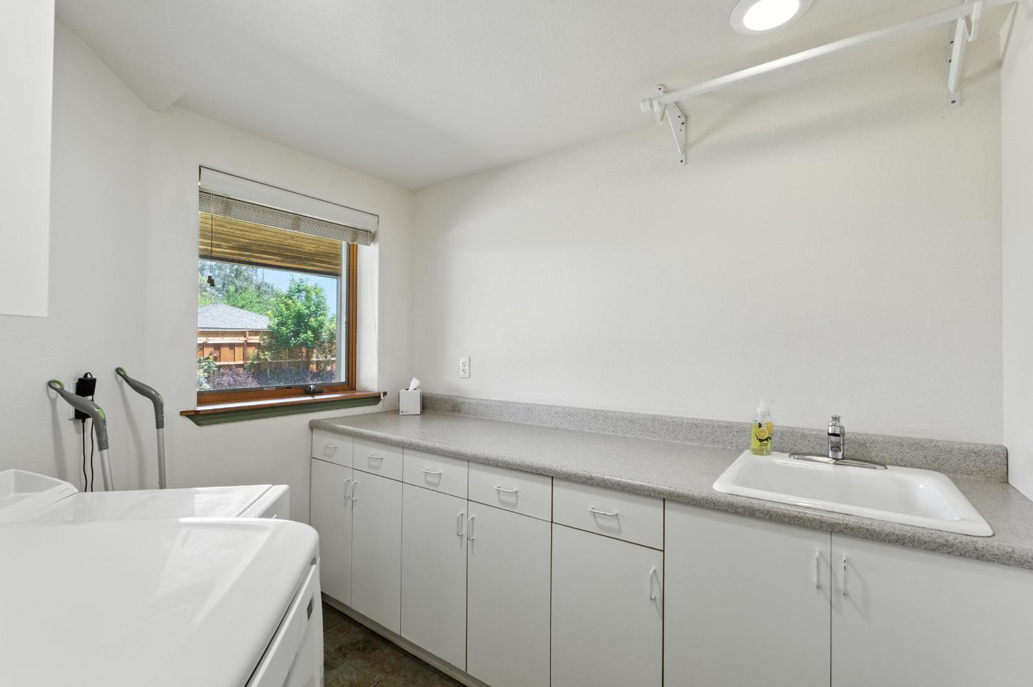 480 W Swift Ave, Fresno, CA 93705