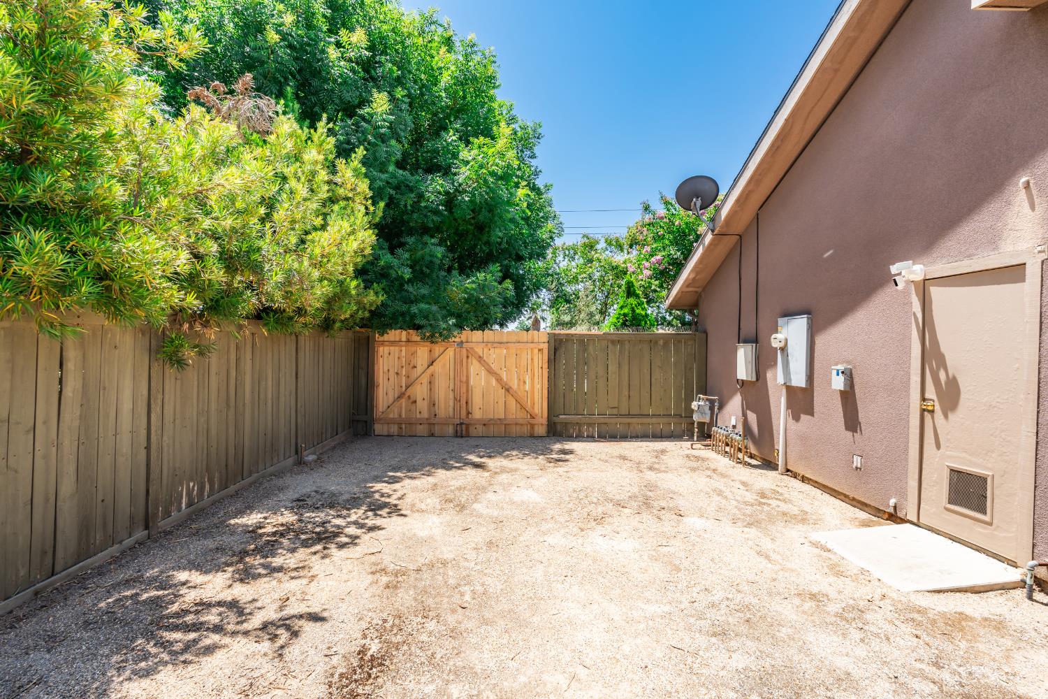480 W Swift Ave, Fresno, CA 93705