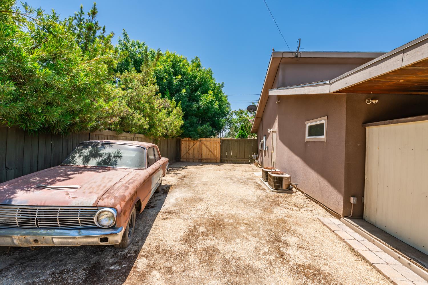 480 W Swift Ave, Fresno, CA 93705