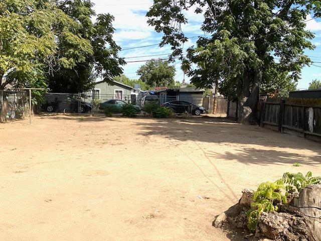 2429 S 10Th St, Fresno, CA 93725