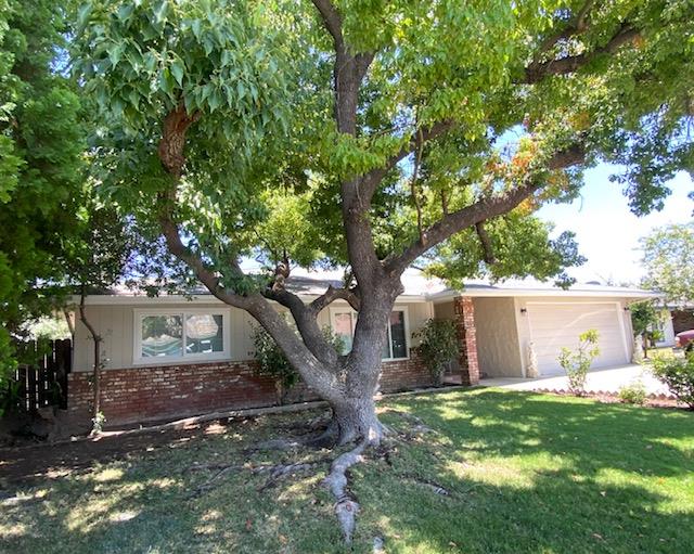 238 Fairbanks Ave, Sanger, CA 93657