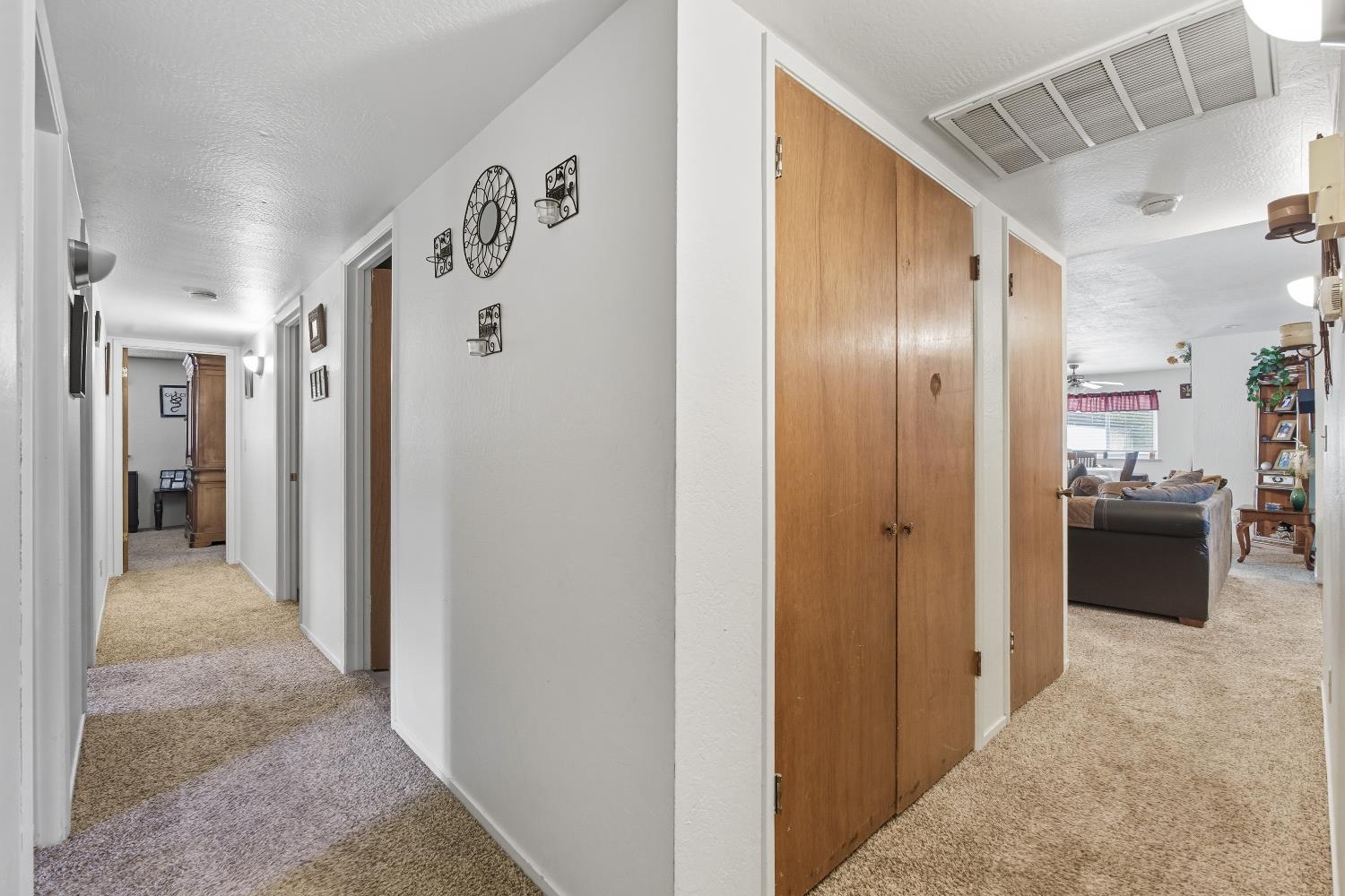 238 Fairbanks Ave, Sanger, CA 93657