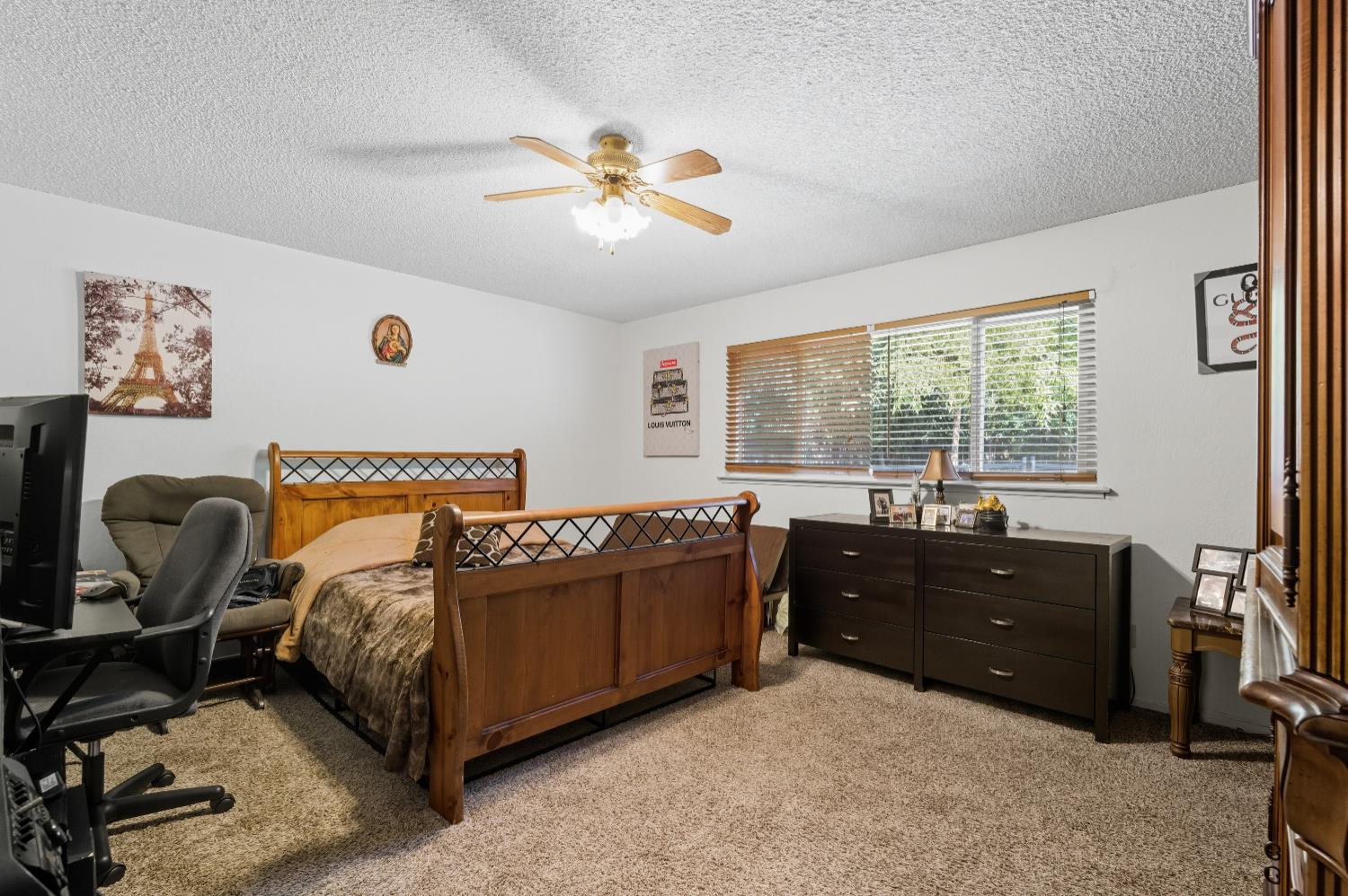 238 Fairbanks Ave, Sanger, CA 93657