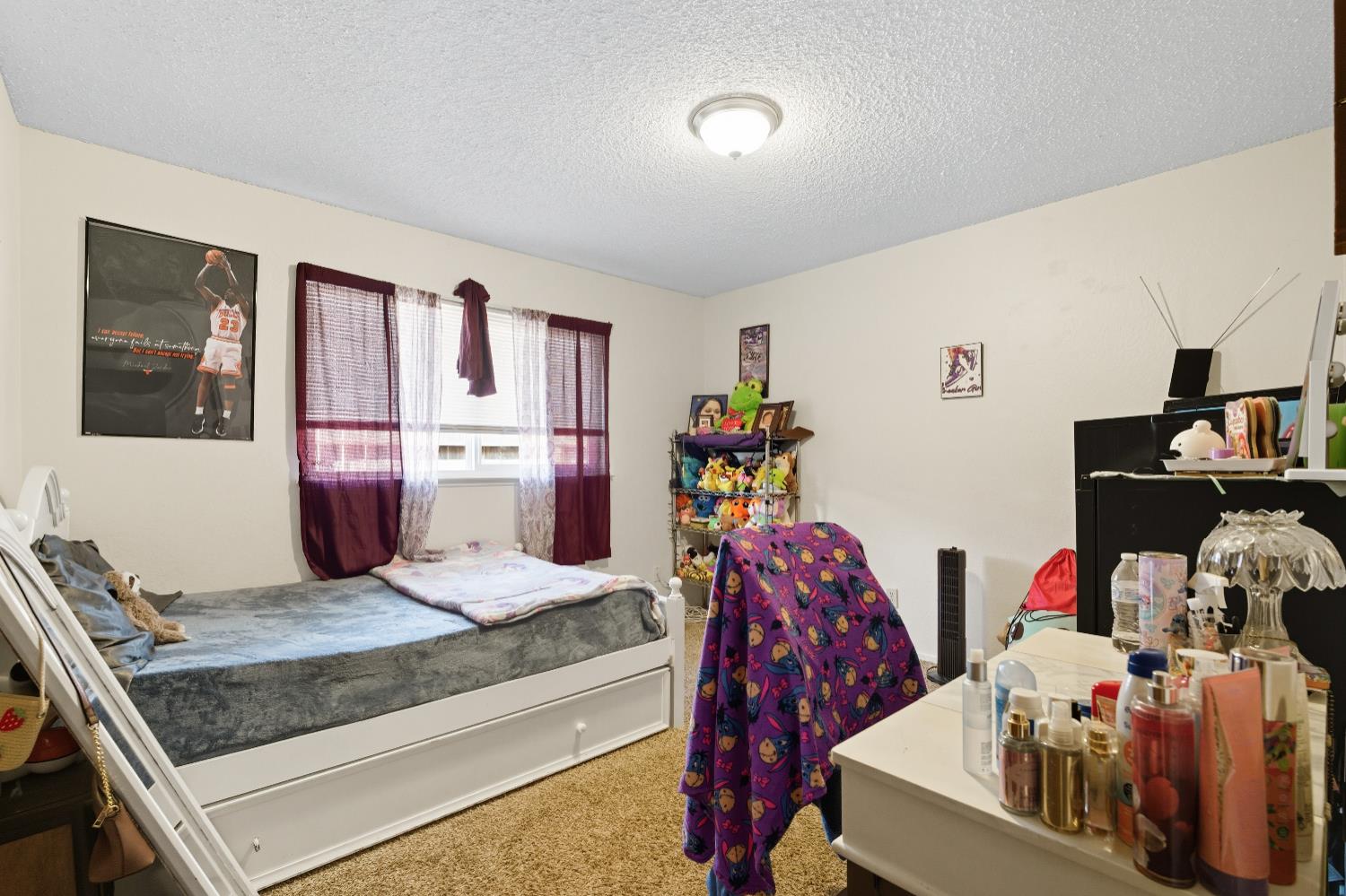 238 Fairbanks Ave, Sanger, CA 93657