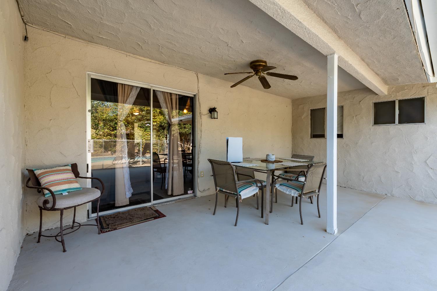 238 Fairbanks Ave, Sanger, CA 93657