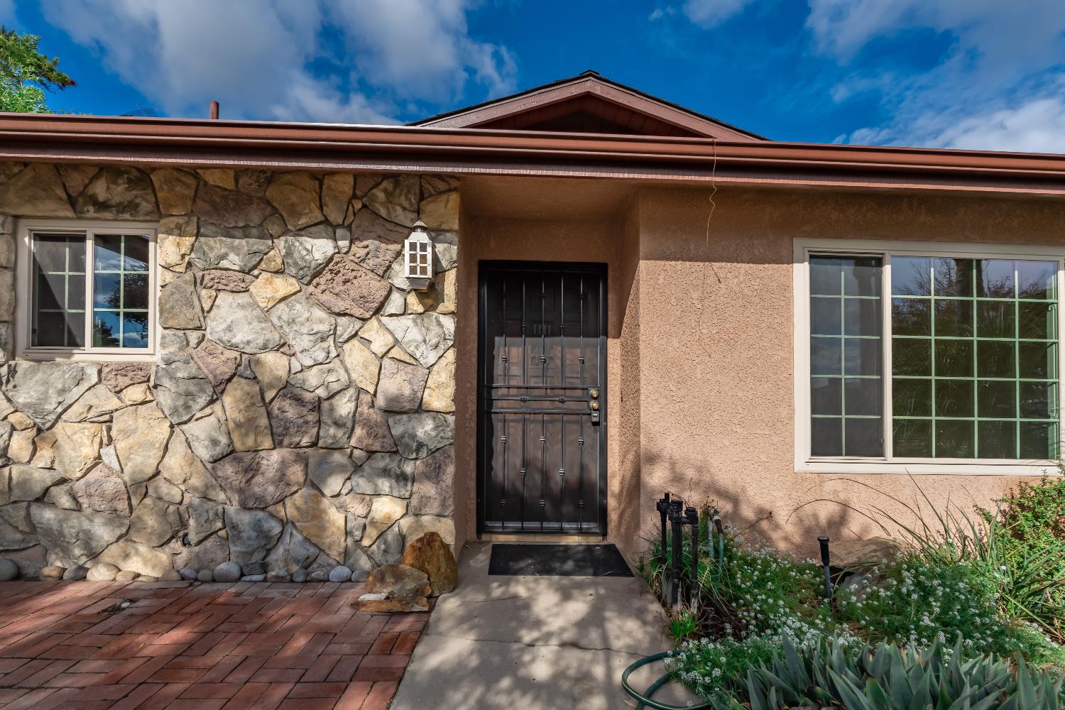 2432 Hicks St, Selma, CA 93662