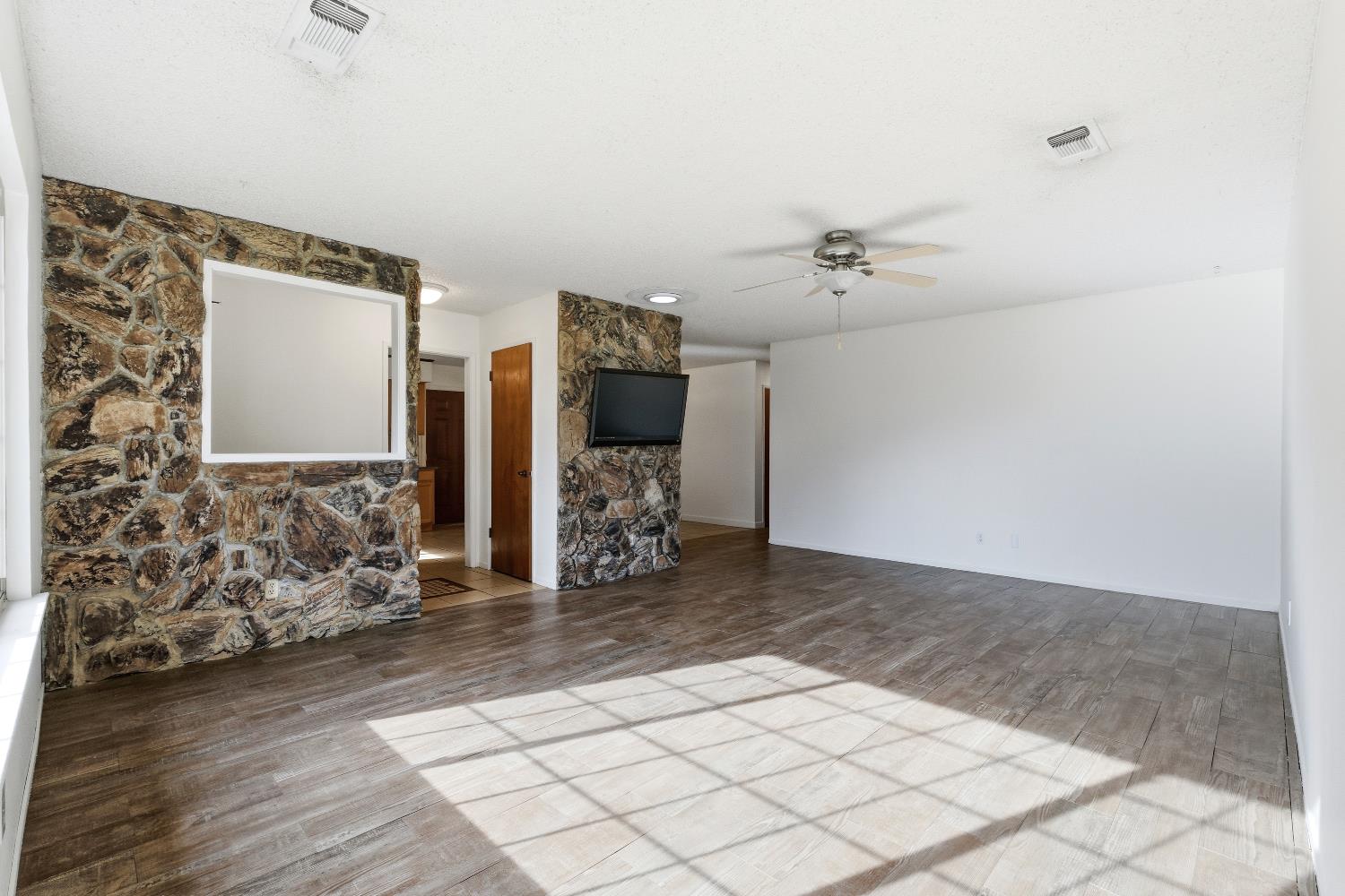 2432 Hicks St, Selma, CA 93662