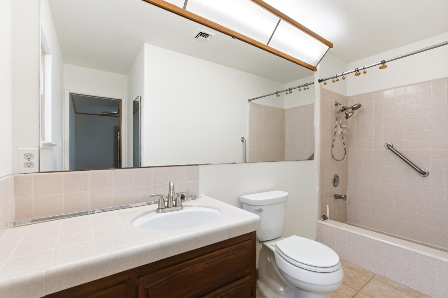 2432 Hicks St, Selma, CA 93662