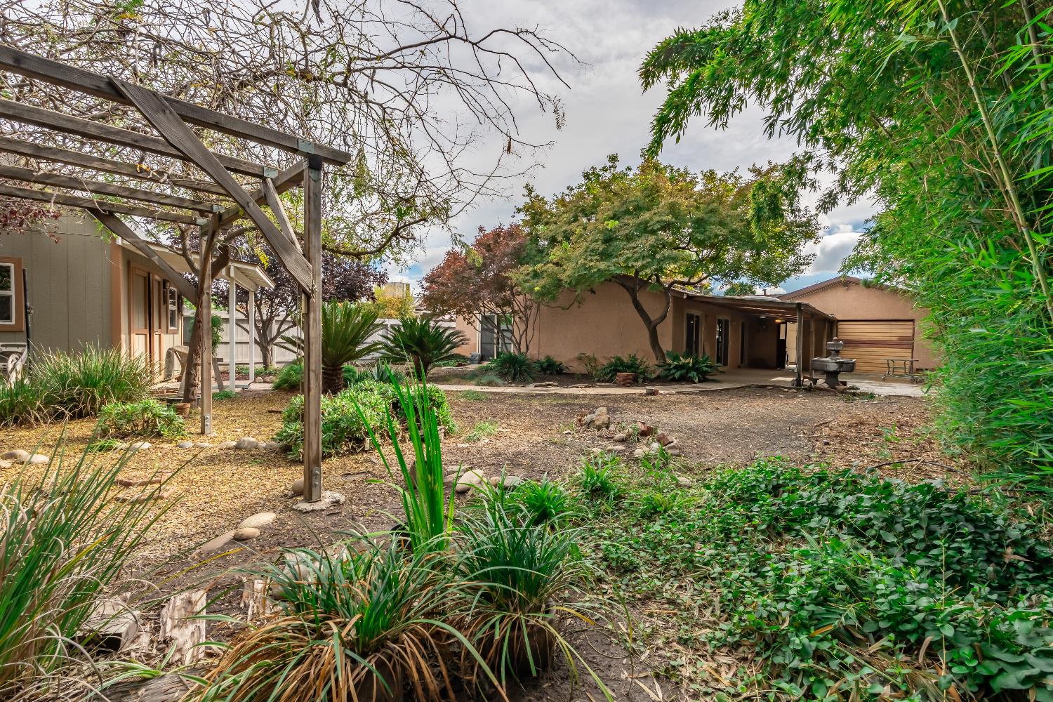 2432 Hicks St, Selma, CA 93662