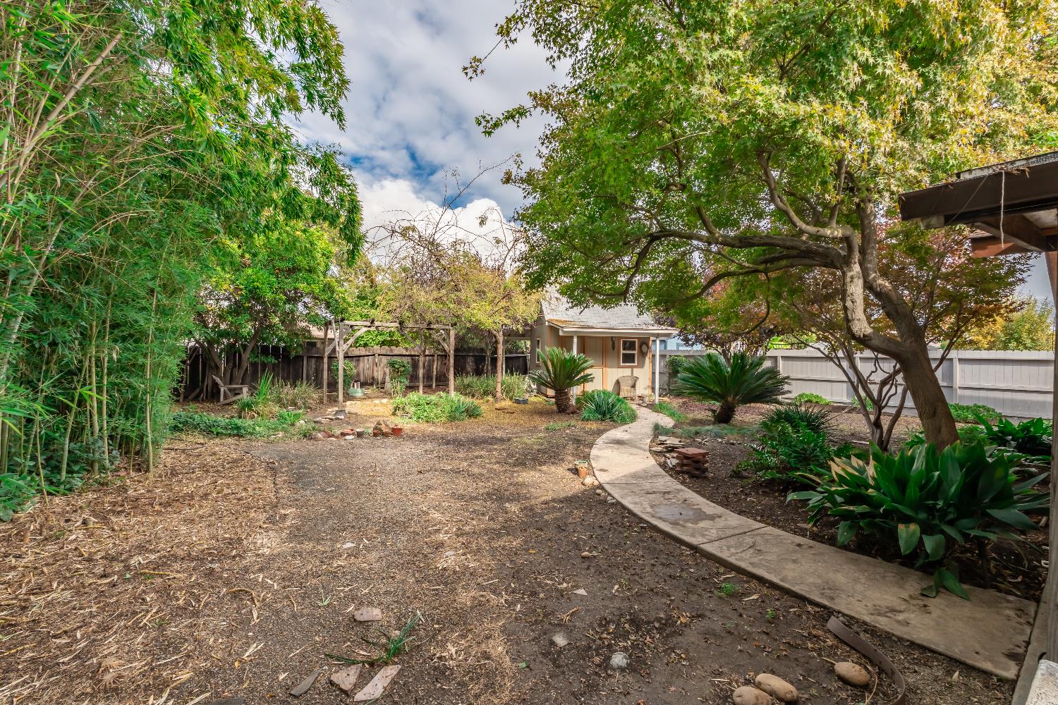 2432 Hicks St, Selma, CA 93662