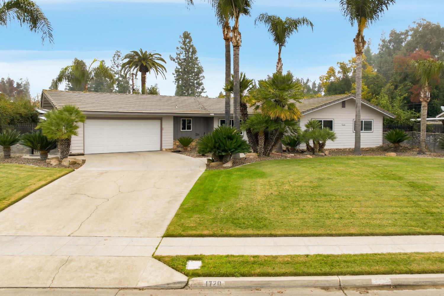 1720 W Barstow Ave, Fresno, CA 93711