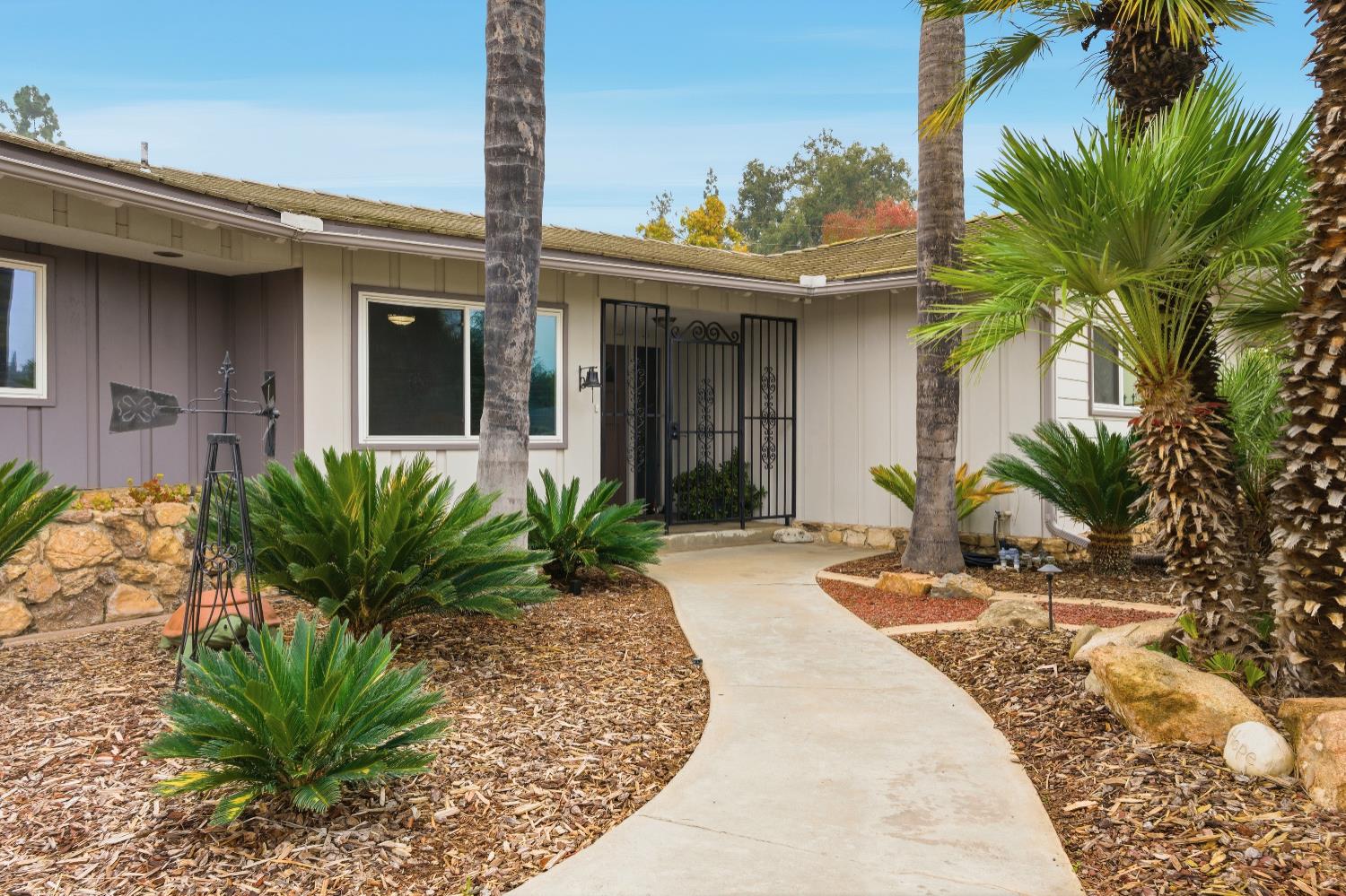 1720 W Barstow Ave, Fresno, CA 93711