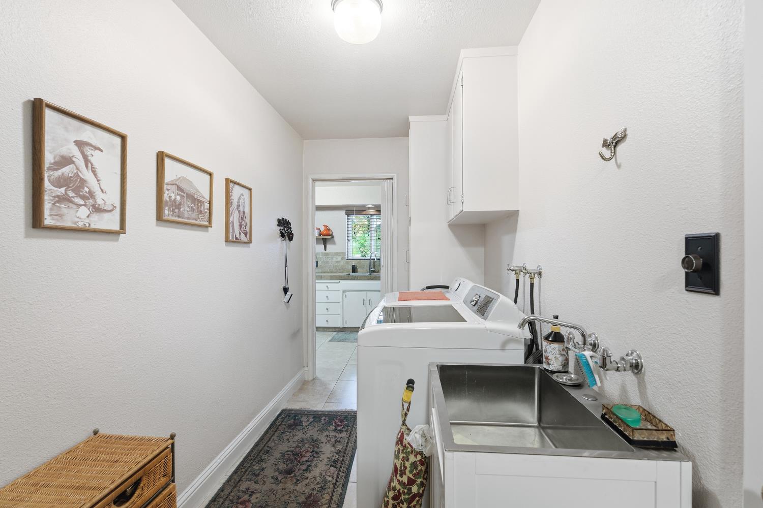 1720 W Barstow Ave, Fresno, CA 93711