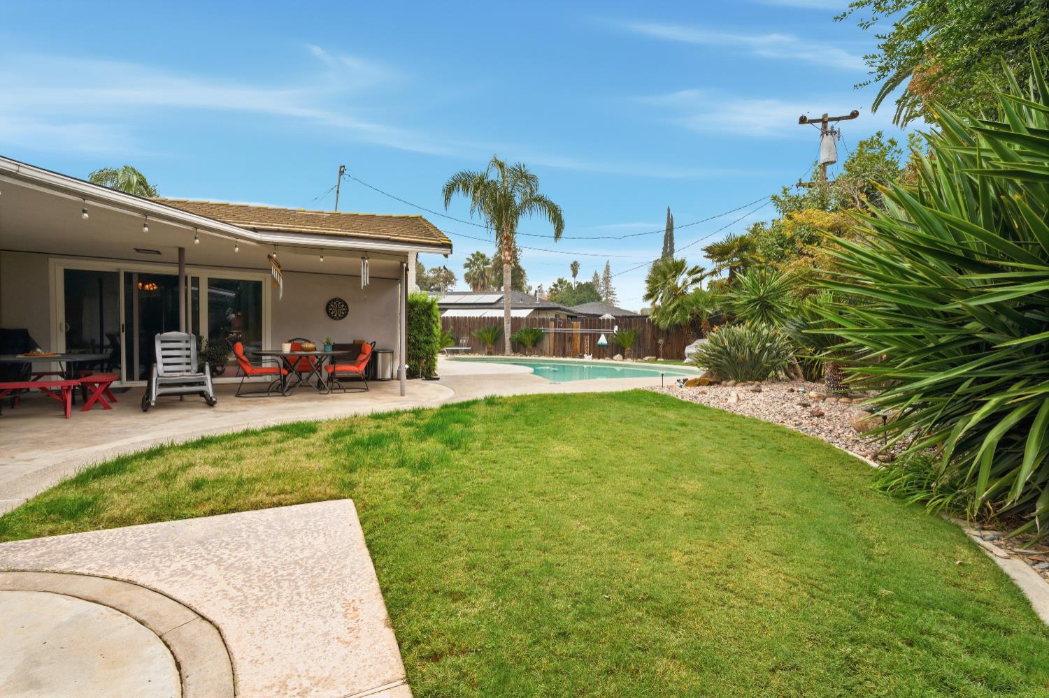 1720 W Barstow Ave, Fresno, CA 93711