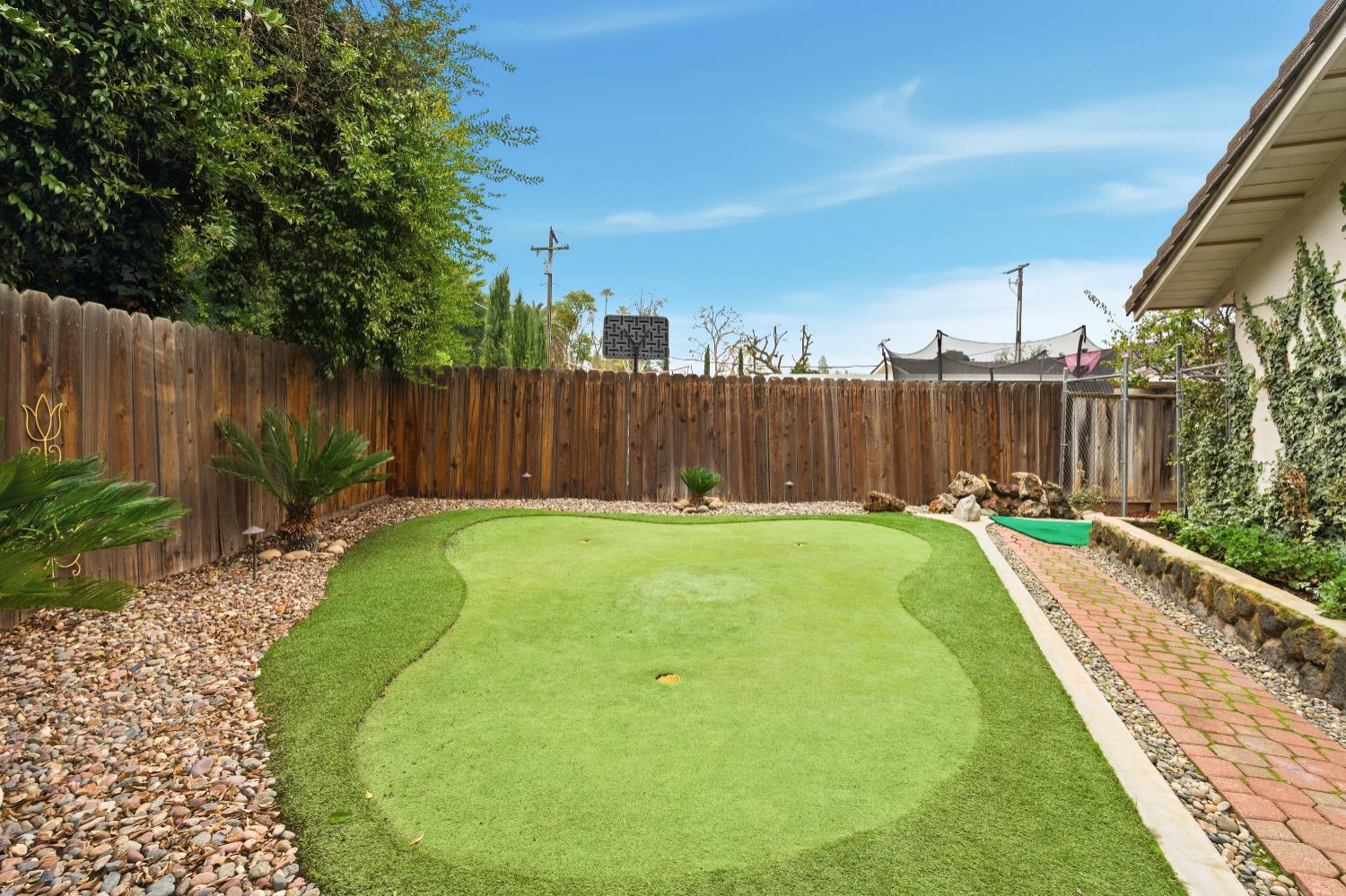 1720 W Barstow Ave, Fresno, CA 93711