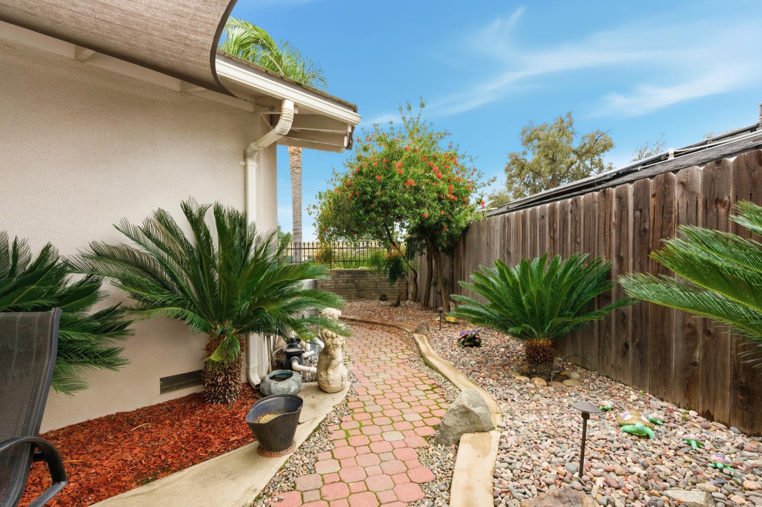 1720 W Barstow Ave, Fresno, CA 93711