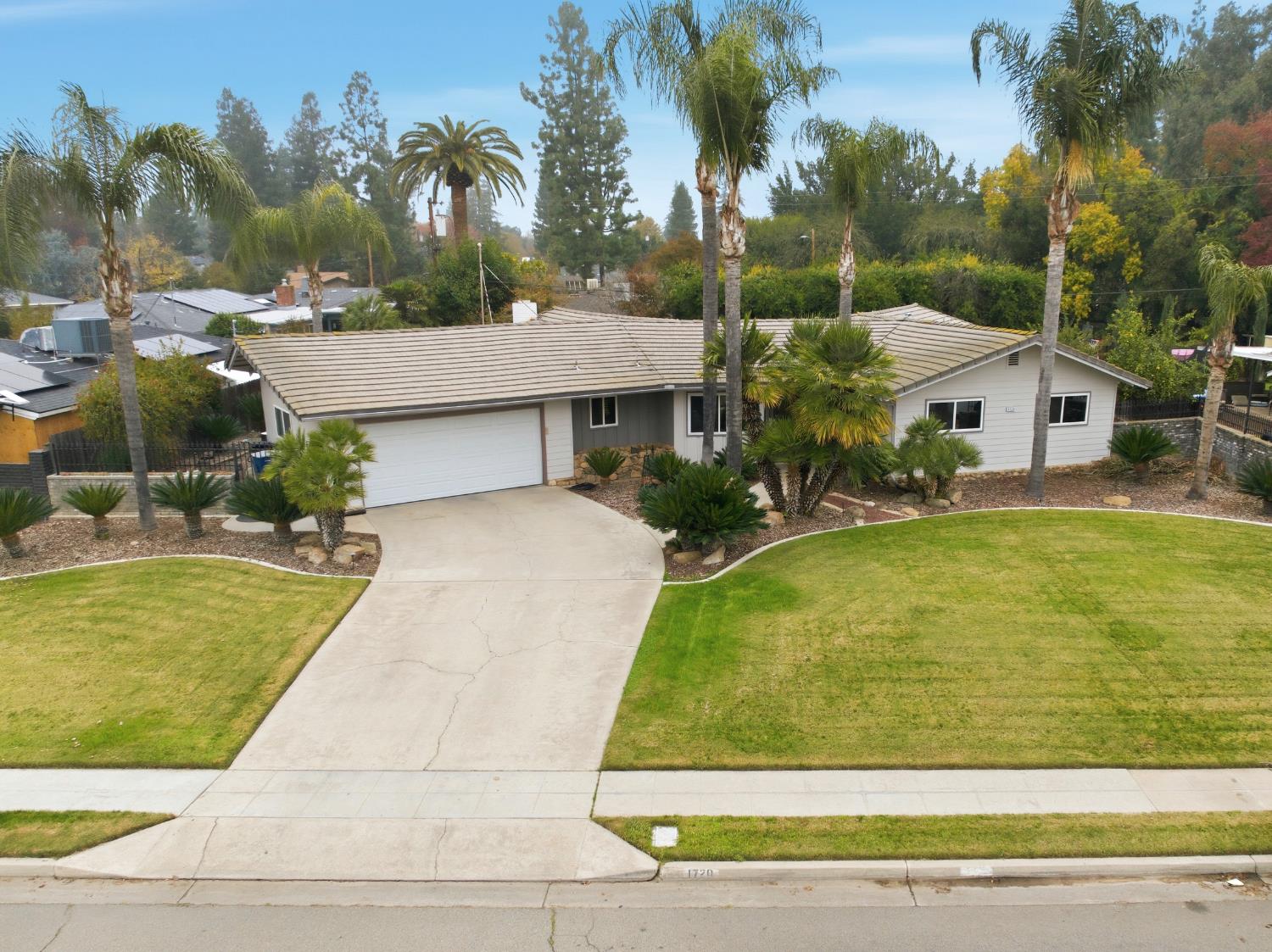 1720 W Barstow Ave, Fresno, CA 93711