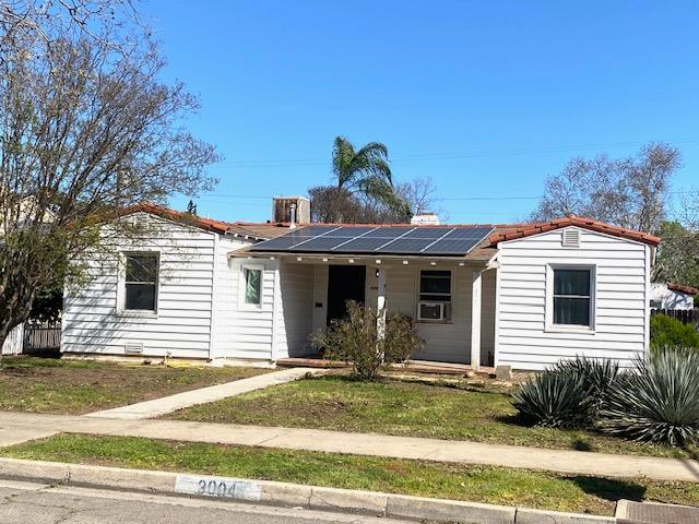 3004 N Thorne Ave, Fresno, CA 93704