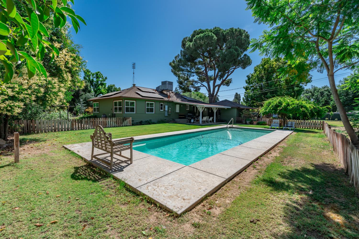 5426 Columbia Dr S, Fresno, CA 93727