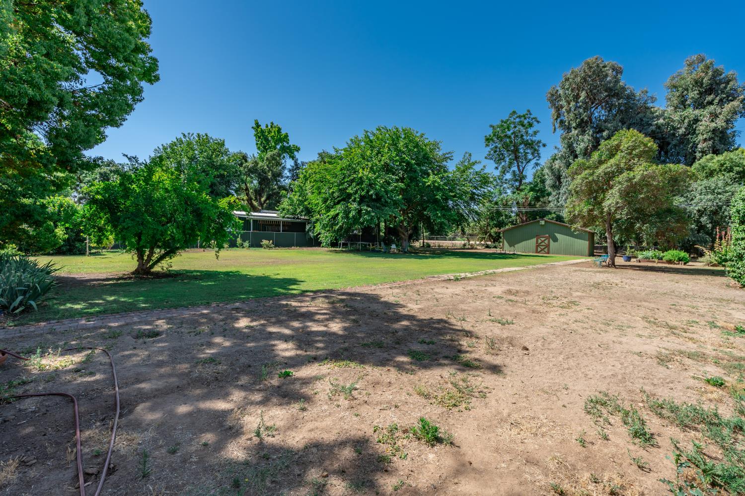 5426 Columbia Dr S, Fresno, CA 93727