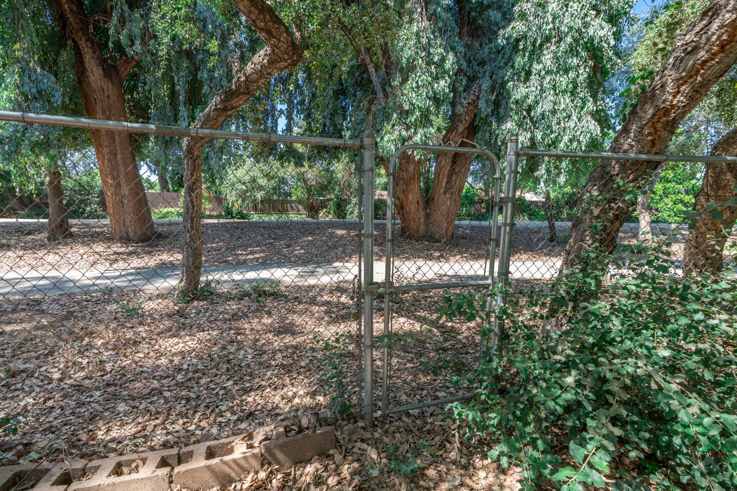 5426 Columbia Dr S, Fresno, CA 93727