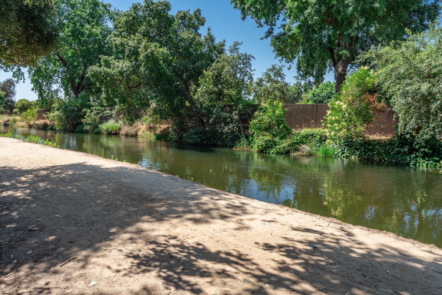 5426 Columbia Dr S, Fresno, CA 93727