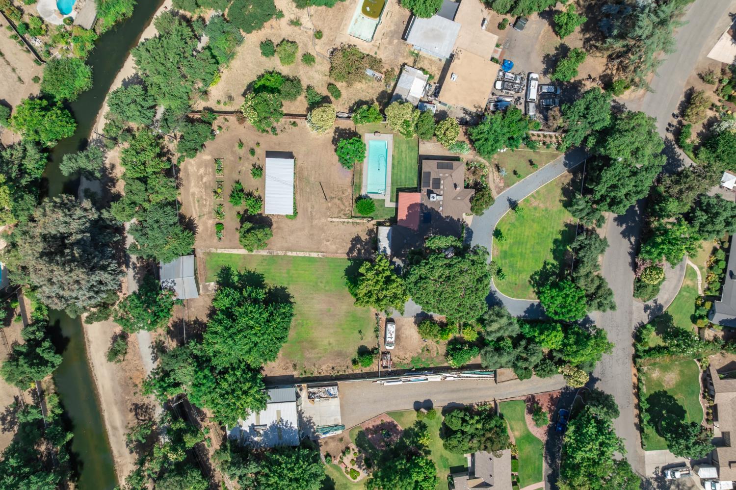 5426 Columbia Dr S, Fresno, CA 93727