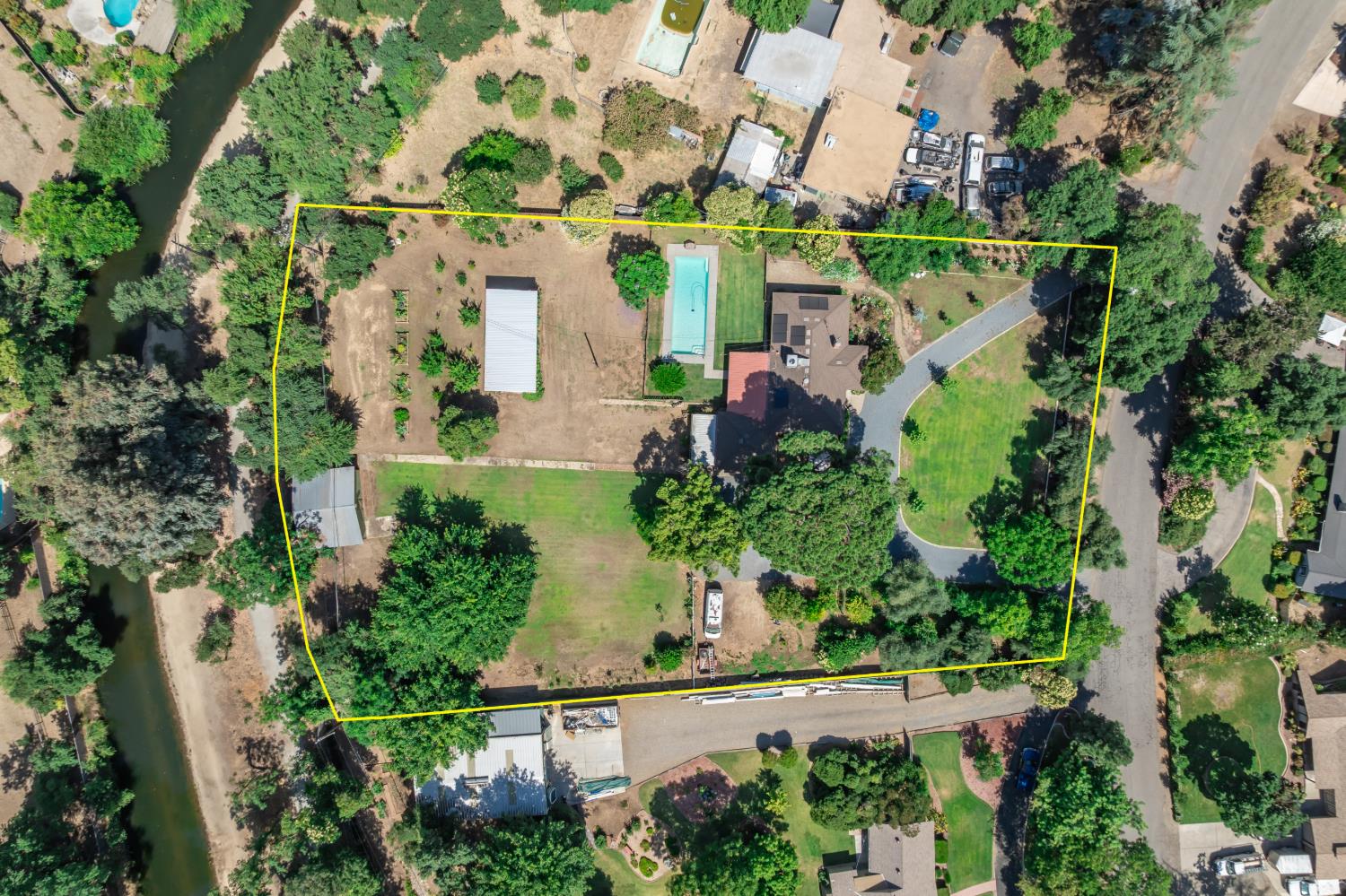 5426 Columbia Dr S, Fresno, CA 93727
