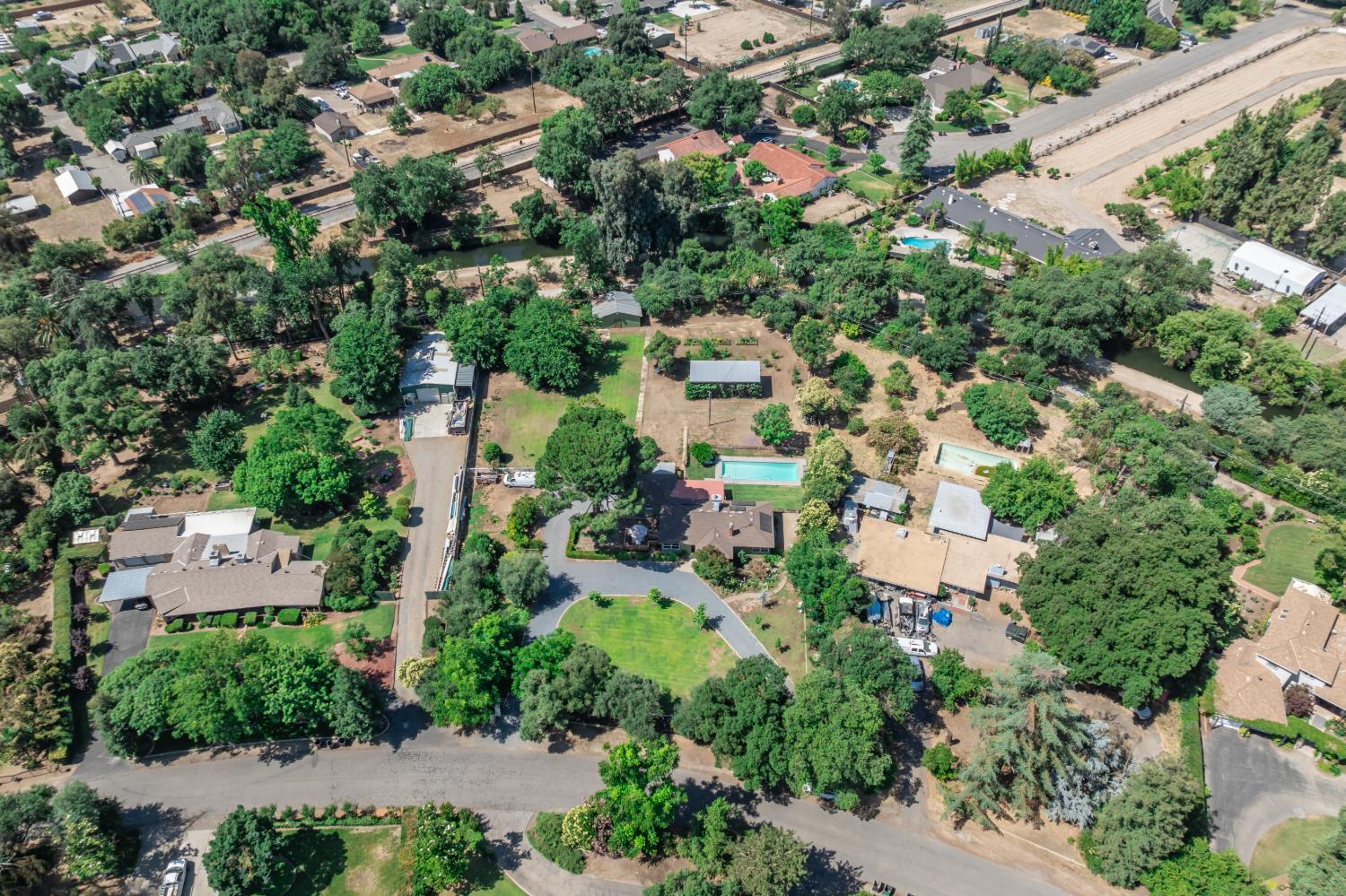 5426 Columbia Dr S, Fresno, CA 93727